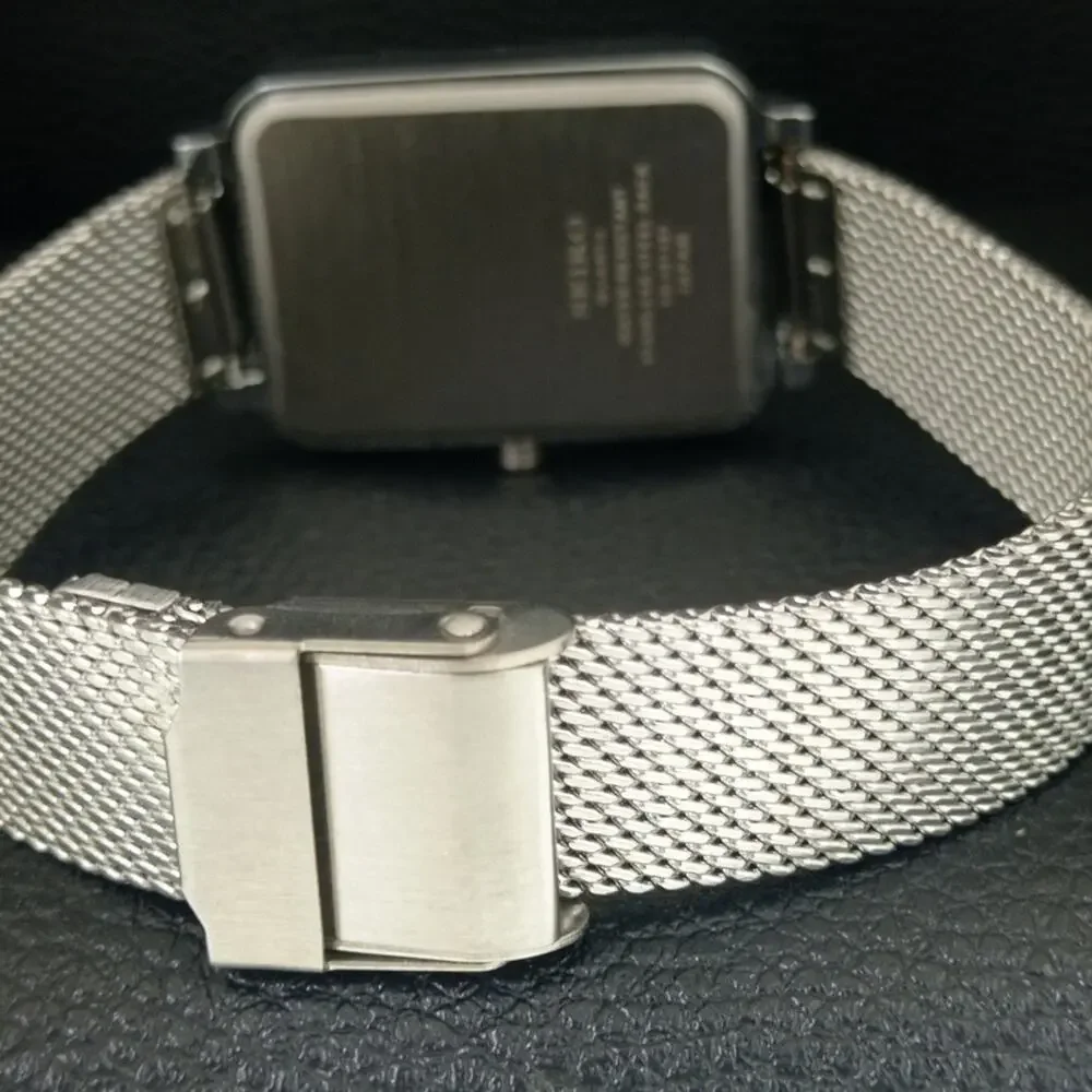 Vintage Style Seiko Quartz Mens Silver Watch & Black accents W/ Steel Strap